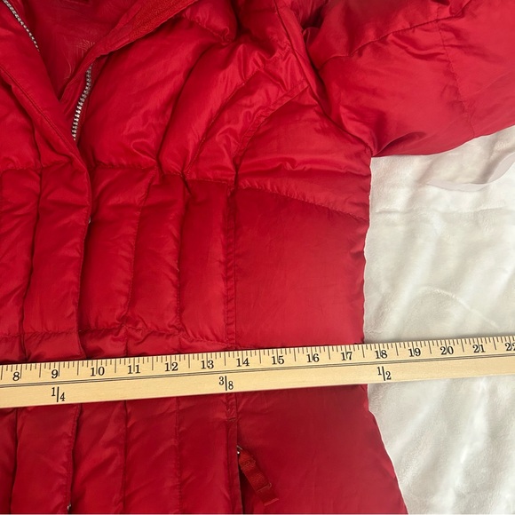 Eddie Bauer Women’s Red Down Puffer Coat with Faux Fur Hood sz MT Lightweight - Picture 6 of 12